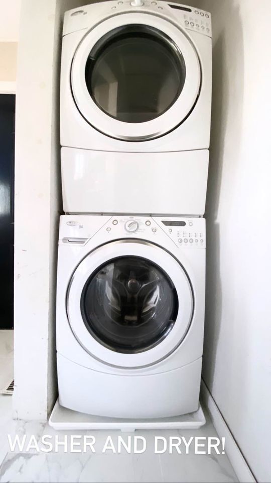 Shared Laundry - 216 S 40th St