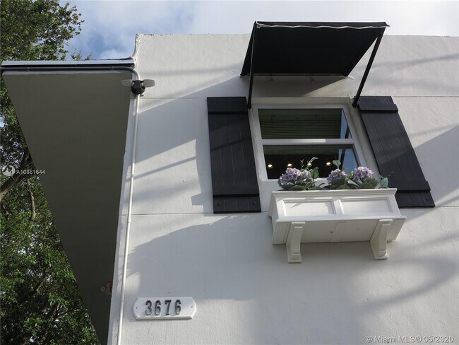 Building Photo - 3676 Oak Ave