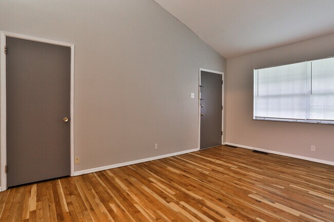 Foto del edificio - 8455 Atherton Dr