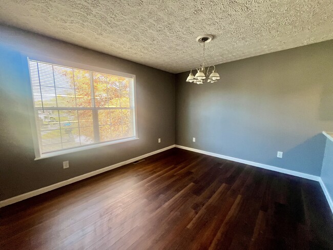 Building Photo - Thistlewood Lane