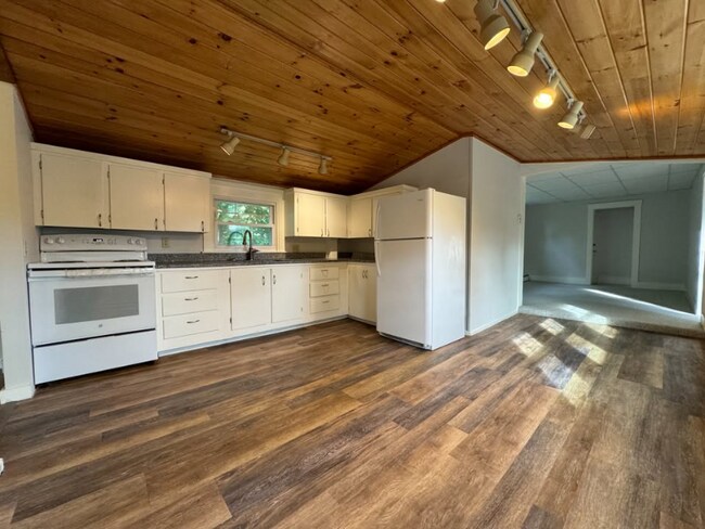 Foto del edificio - 121 E Main St