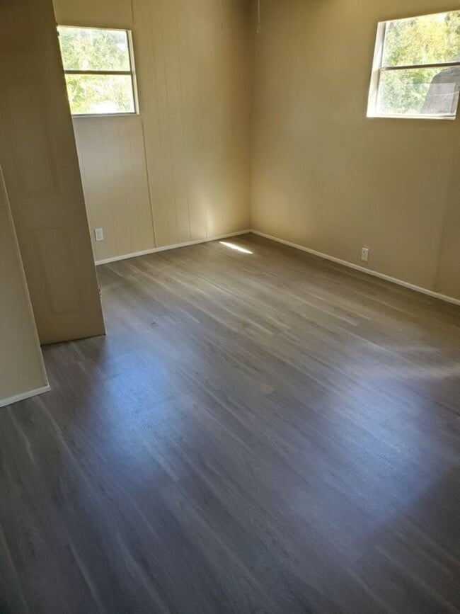 Building Photo - Manufactured Home