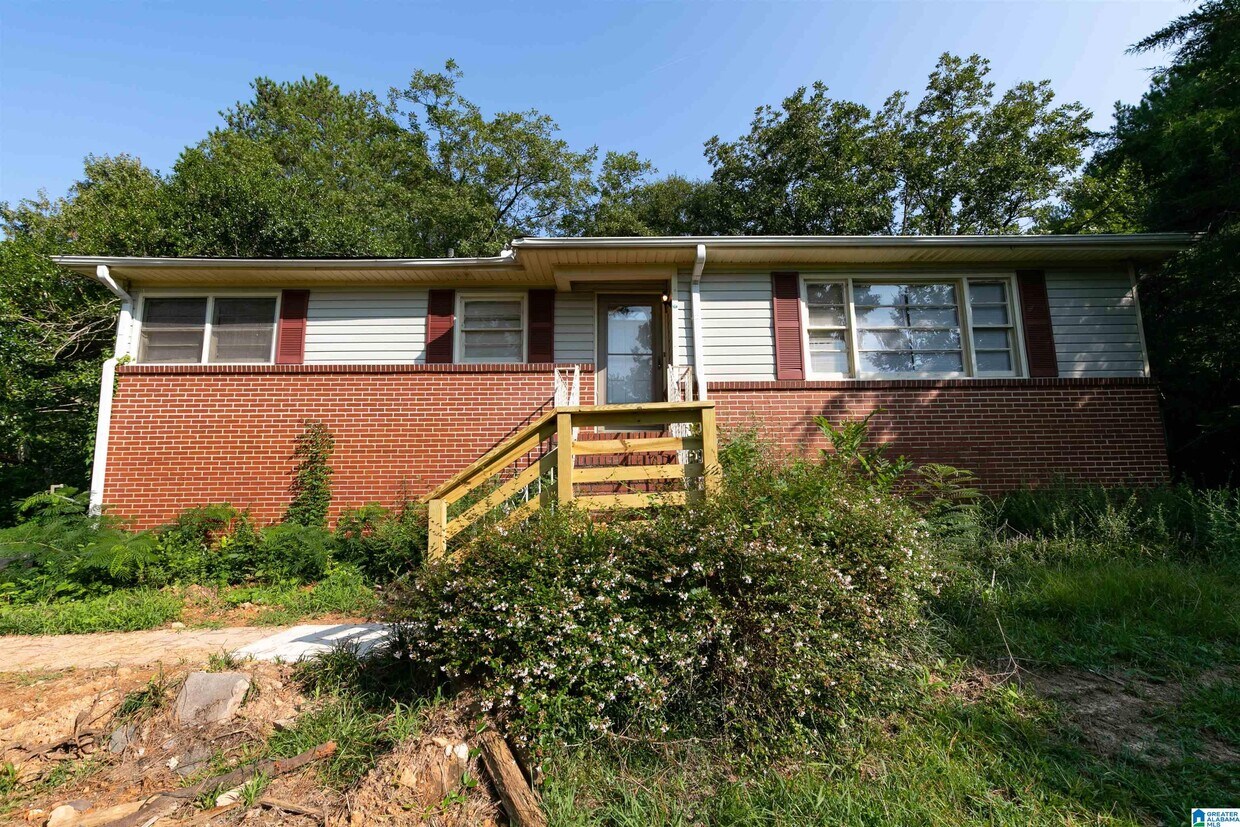 428 23rd Ave NE, Center Point, AL 35215 House for Rent in Center