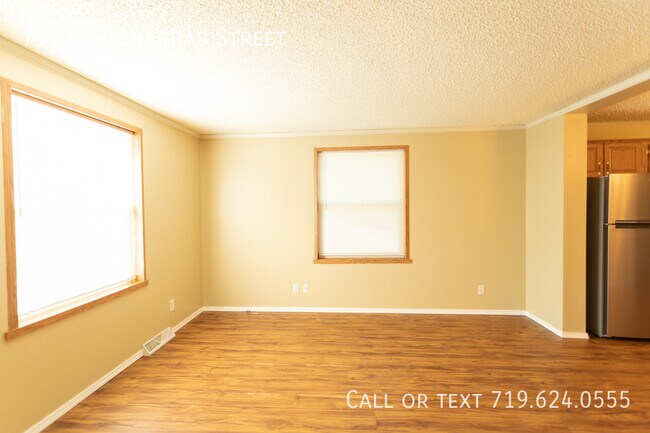 Building Photo - Charming Duplex for Rent
