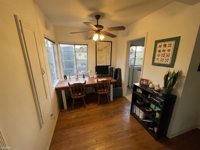 Building Photo - 1 br, 1 bath Duplex - 4164 Bachman Place