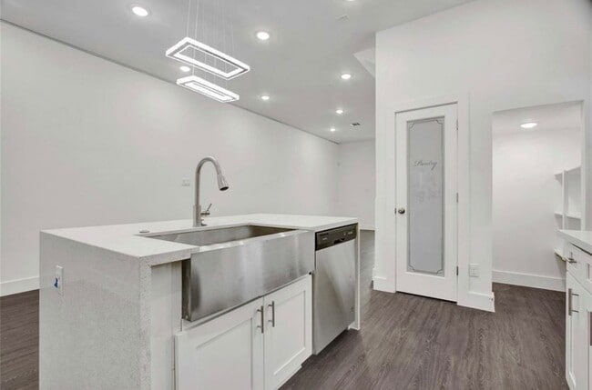 Building Photo - 4512 Brinkley St
