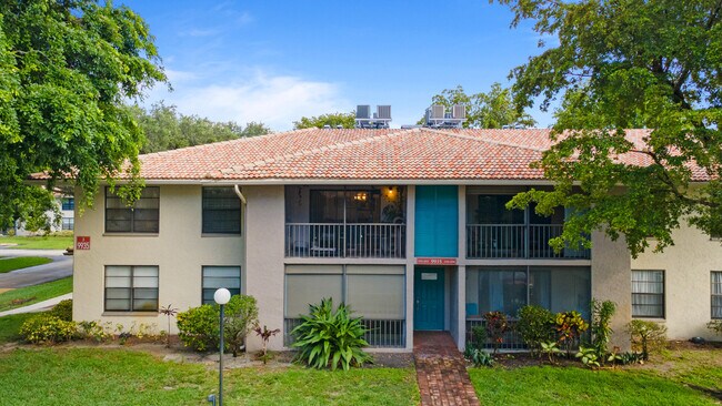 Building Photo - 9935 Pineapple Tree Dr