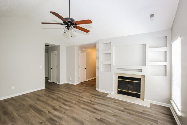 Building Photo - 8620 Warwick Crest Ln
