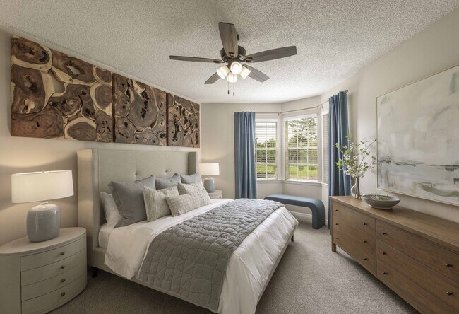 Dormitorio principal luminoso y espacioso - Golf Brook Apartments