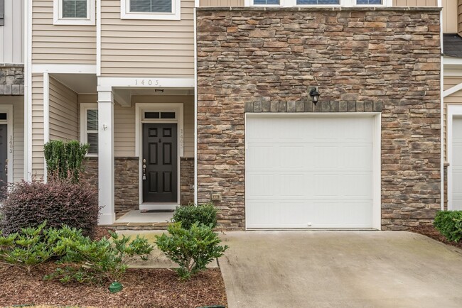 Building Photo - Excellent location near Southpoint Mall & ...