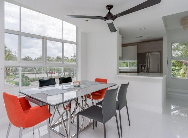 Foto del edificio - 8041 Harding Ave