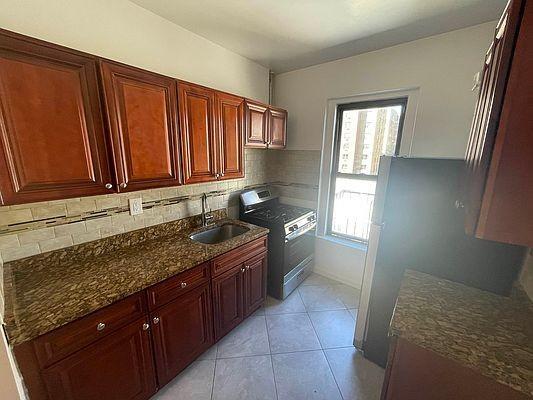 Foto principal - 2 bedroom in BRONX NY 10456