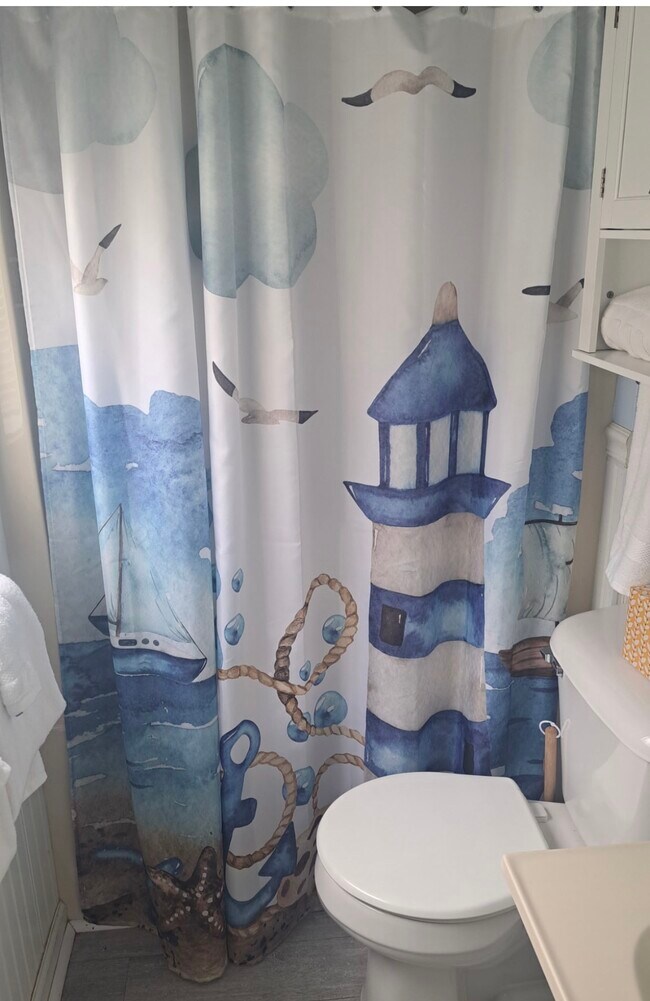 baño con ducha - 2315 Martins Point Rd