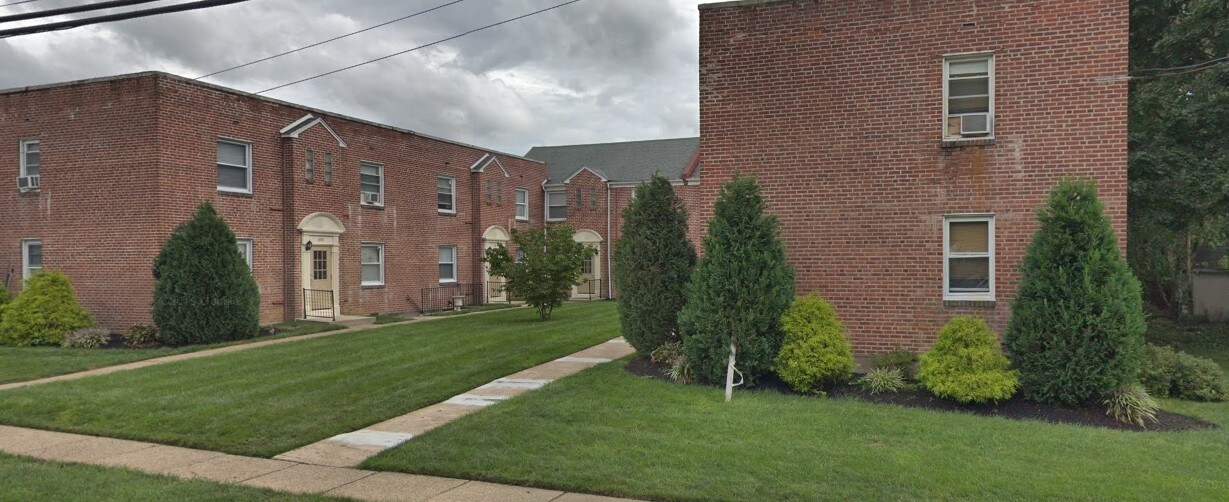 Primary Photo - 305 Pilgrim Ln