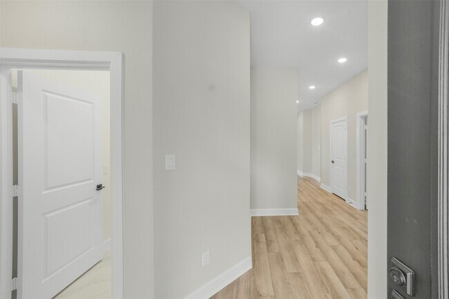Building Photo - 14918 Mossycup Spur Wy