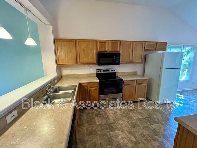 Building Photo - 100 Sugar Hill Pl