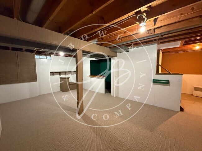 Foto del edificio - "Charming 3-Bedroom Perrysburg Home with 3 Baths and a Finished Basement!"