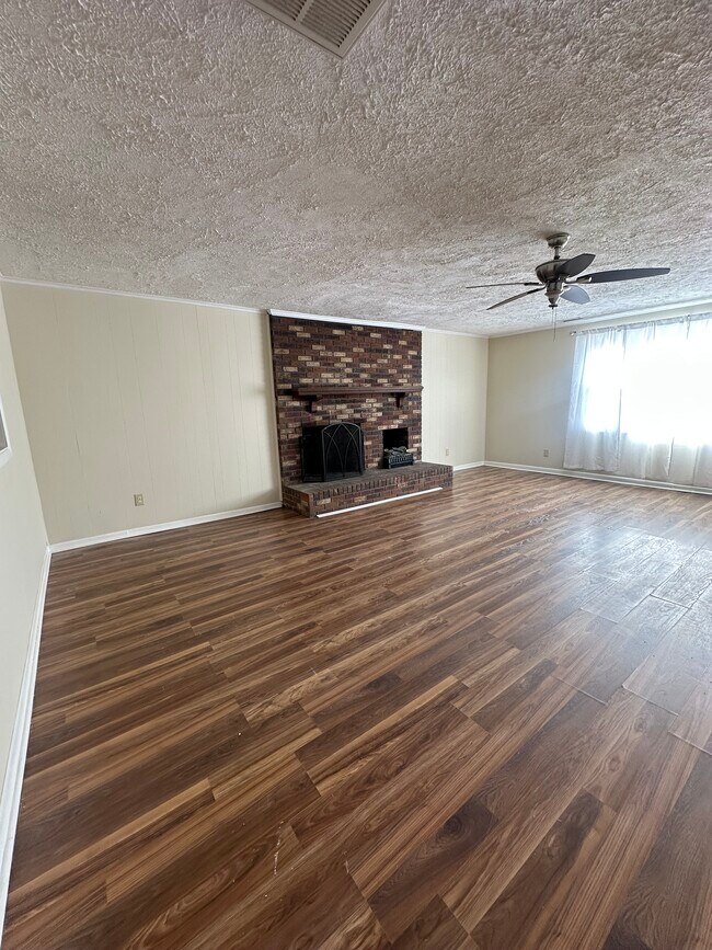 Foto del edificio - 330 Milburn Dr