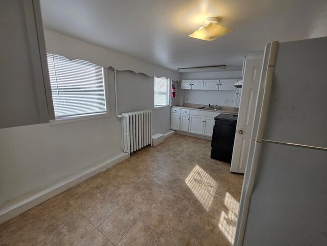 Building Photo - 45 N Windsor Ave
