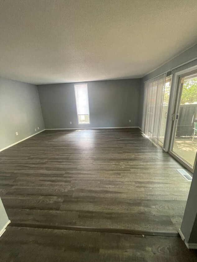 Oasis Apartments 10900 Oasis Ct Shawnee, KS Apartments for Rent in