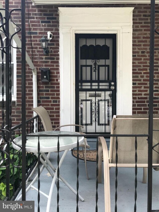 Foto del edificio - 641 Park Ln