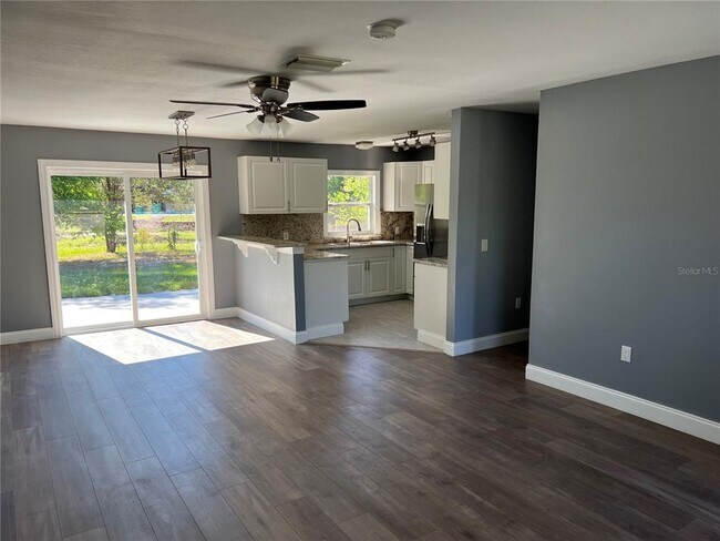 Building Photo - 509 Floral Cir