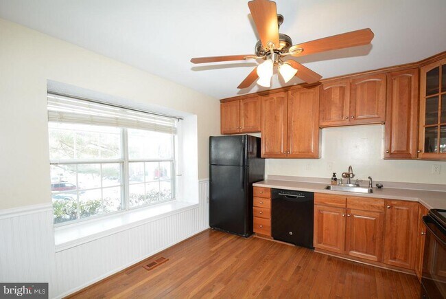 Foto del edificio - 10249 Quiet Pond Terrace