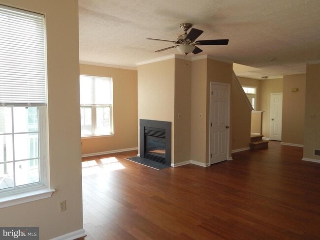 Building Photo - 862 N Waterford Ln