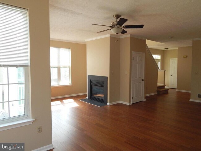 Foto del edificio - 862 N Waterford Ln