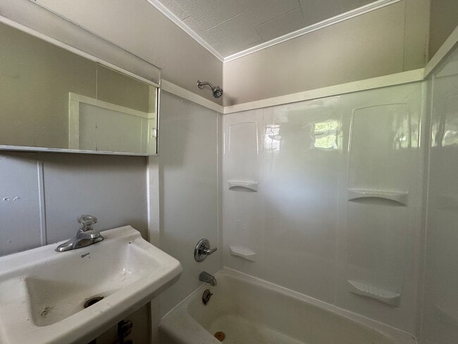 Interior Photo - 17 Sullivan St