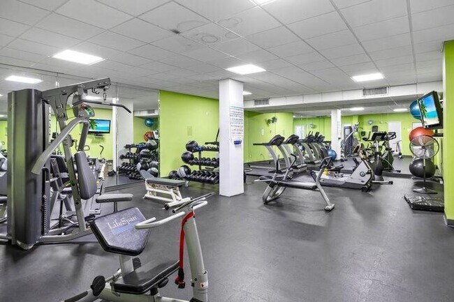 Foto del edificio - 3450 S Ocean Blvd