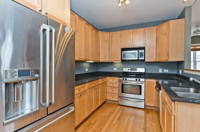 Building Photo - 2 bed in heart of wicker park!