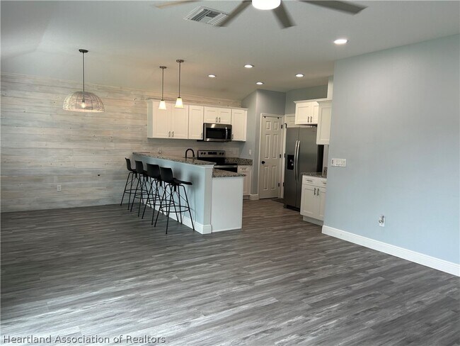 Building Photo - 424 Branbury Ave