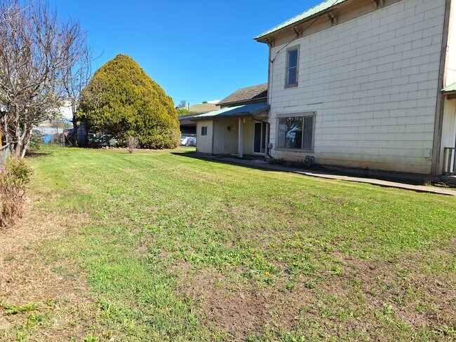 Foto del edificio - 4 plus bedroom on double lot