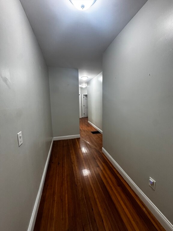Building Photo - 72 Kingsdale St