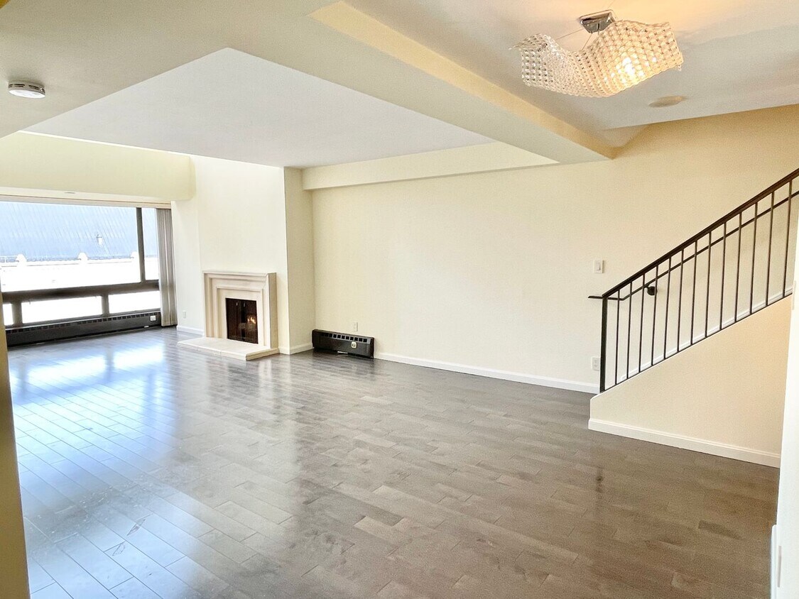 Primary Photo - Iconic Gramercy Towers! 2 Story 2BR/2.5BA!...