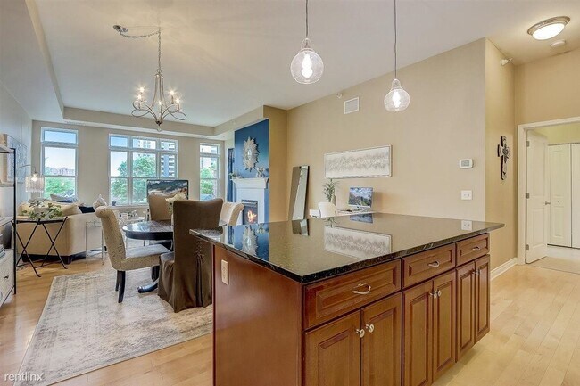 Building Photo - 1 br, 1.5 bath Condo - 301 Clifton Ave