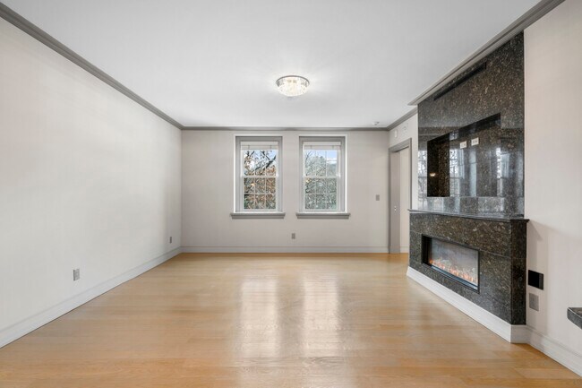 Building Photo - 26 East Pkwy