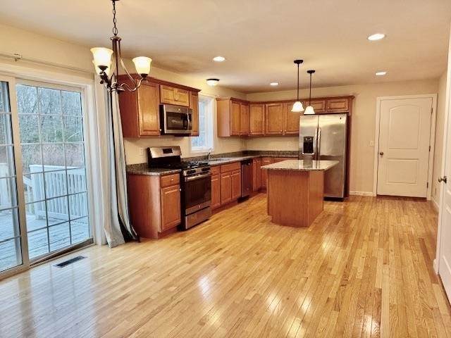 Foto del edificio - 27 Nesenkeag Dr