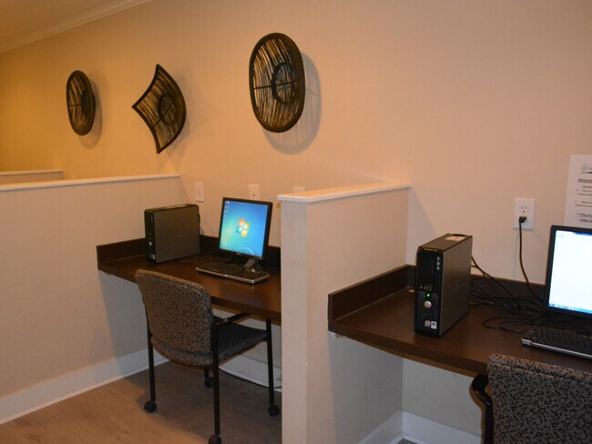computer lab - 1903 N Lincoln Ave