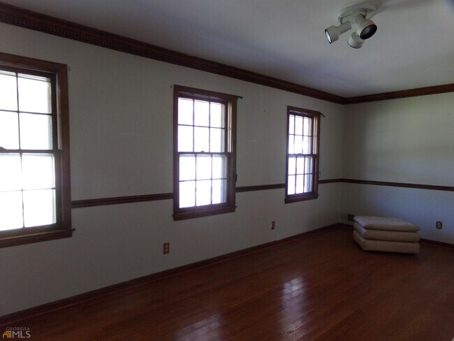 Building Photo - 4573 Bouldercrest Rd