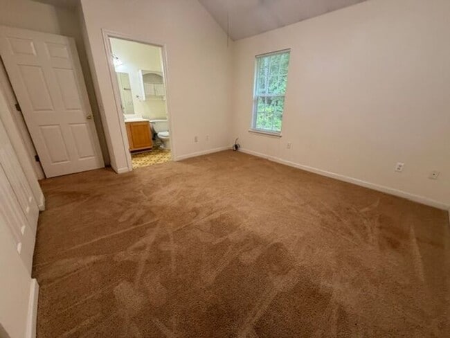 Foto del edificio - Beautiful and spacious! Ready for move in!