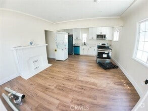 Building Photo - 2814 S Mansfield Ave