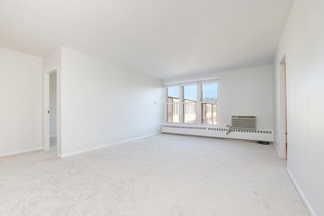 Building Photo - 1333 W Touhy Ave