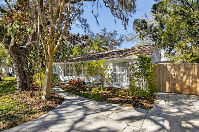 Foto del edificio - 815 W Lowry Ln