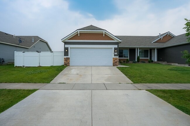 Building Photo - 2636 N Revette St