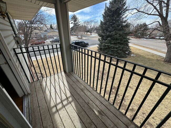 Foto del edificio - Bright, open, 2nd story condo - perfect fo...
