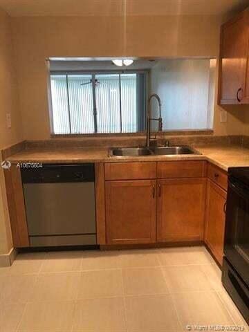 Building Photo - 1911 Sabal Palm Dr