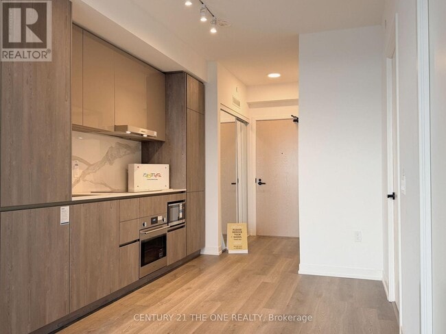 Building Photo - 8 Interchange Wy