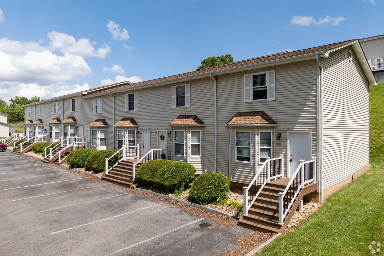 Primary Photo - Colonial Apartment Complex